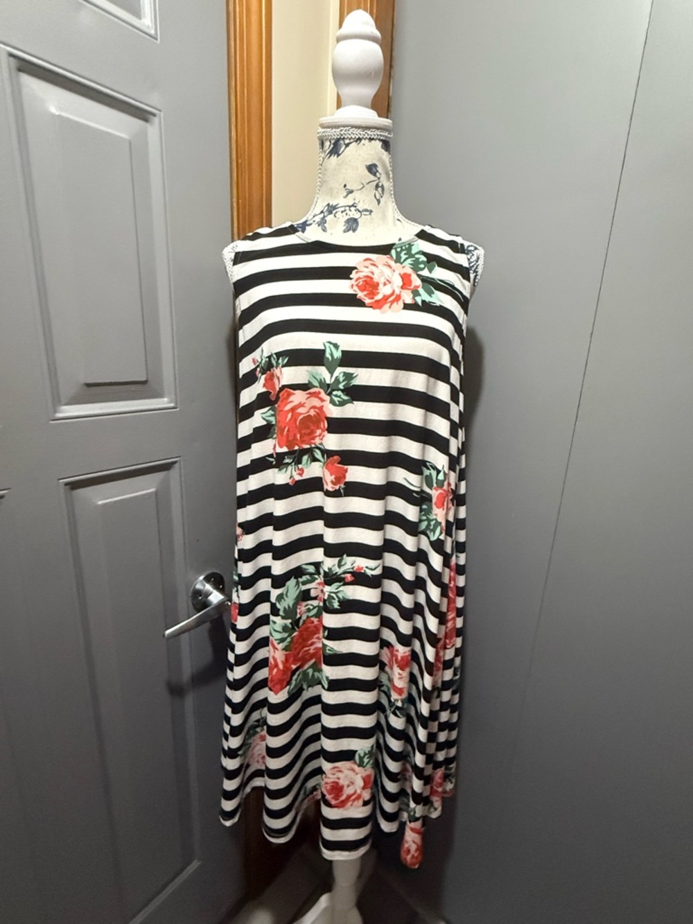 Bobbie Brooks Black & White Striped Midi Dress with Coral Floral Print (xl)